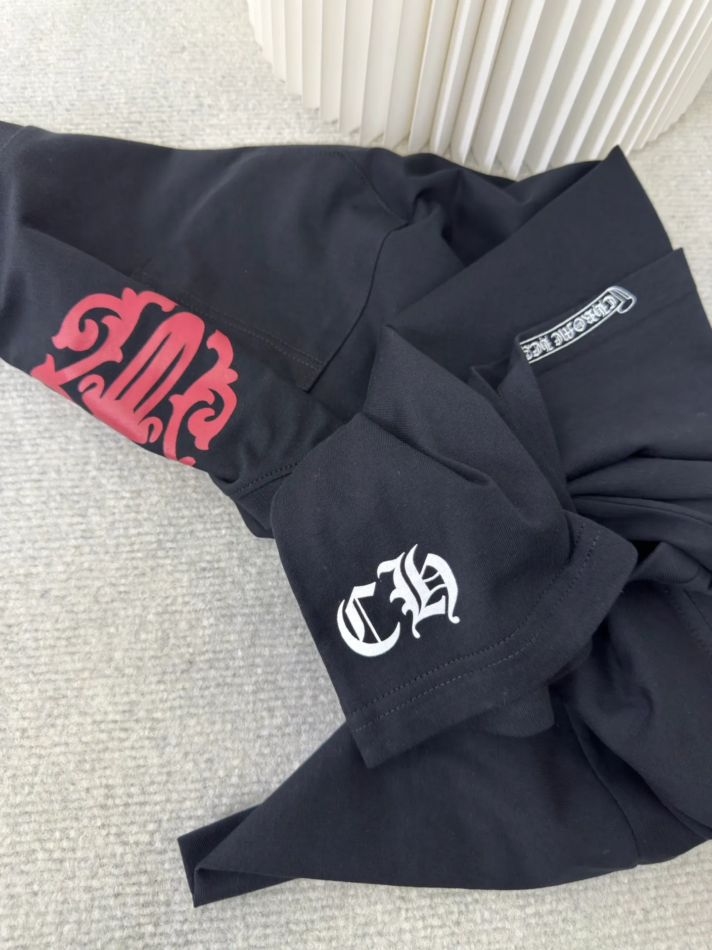 P240 Chrome Hearts/Vine Sword Phantom Cross Short Sleeves Authentic Open Edition - Physical Counter - Top Luxury Quality 🆚 Instant sale of all editions on the market Fabric is made of 26 weave 200g cotton material Printing is done with hand glue printing Customized accessories Size S M L